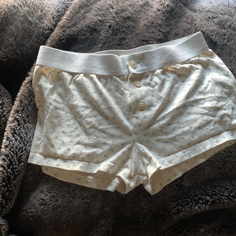 Brandy Melville shorts with flower design